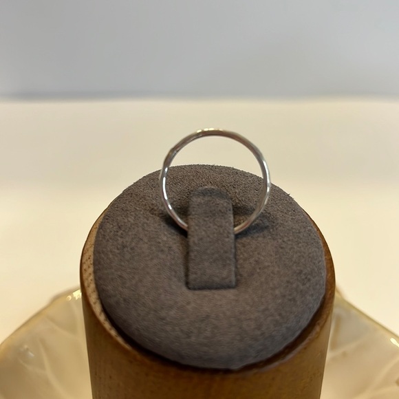 925 STERLING SILVER DAINTY HAMMERED BAND MIDI THUMB RING - Picture 5 of 8